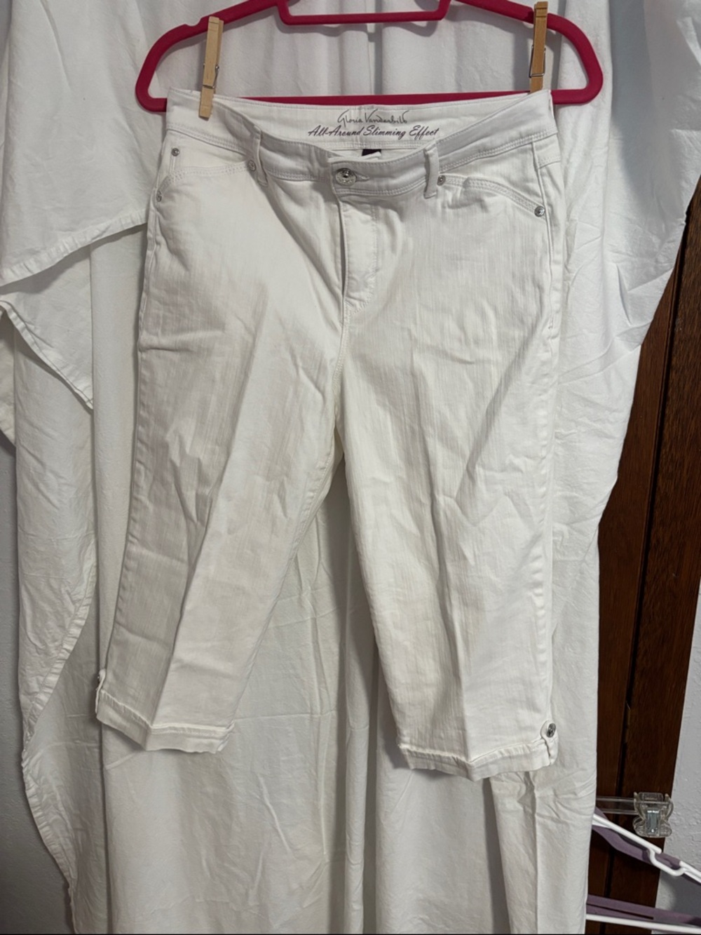 Gloria Vanderbilt White Capri Slim Jeans
